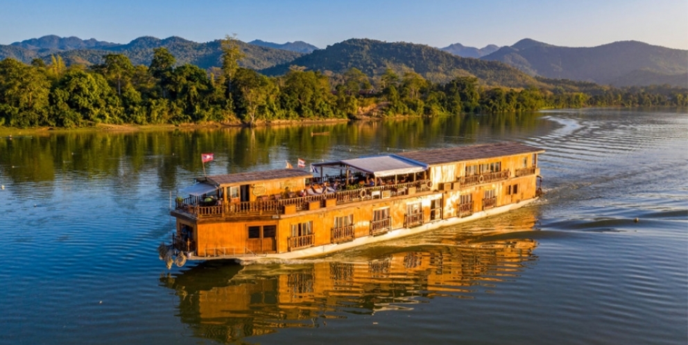 Sail in Mekong river 